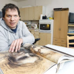 Bezbariérový byt vozíčkáře Ladislava Angeloviče na Černém Mostě v Praze, fotografováno ve čtvrtek 11. února 2016 pro přílohu deníku Právo Dům a bydlení